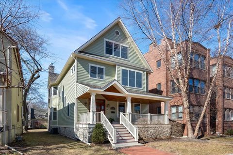 Photo of 1218 Elmwood Avenue, Evanston, IL 60202 (MLS # 12582151)