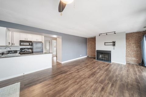 Tiny photo for 5811 Oakwood Drive #C, Lisle, IL 60532 (MLS # 12538916)