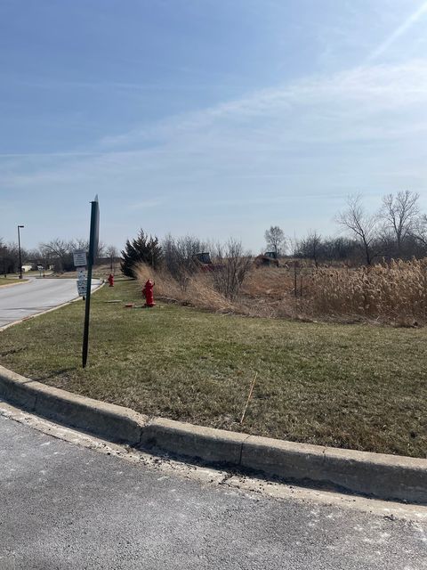 1055 E Grand Avenue Lindenhurst IL 60046