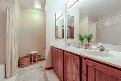 Tiny photo for 8 N Old Creek Road, Vernon Hills, IL 60061 (MLS # 12723696)