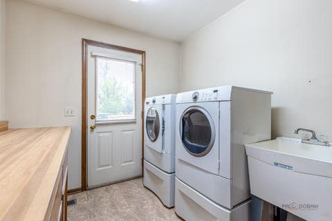Tiny photo for 8 N Old Creek Road, Vernon Hills, IL 60061 (MLS # 12723696)