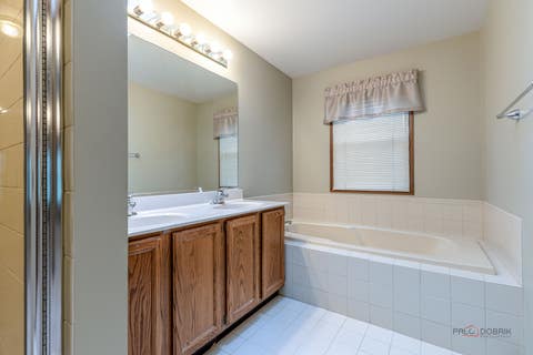 Tiny photo for 8 N Old Creek Road, Vernon Hills, IL 60061 (MLS # 12723696)