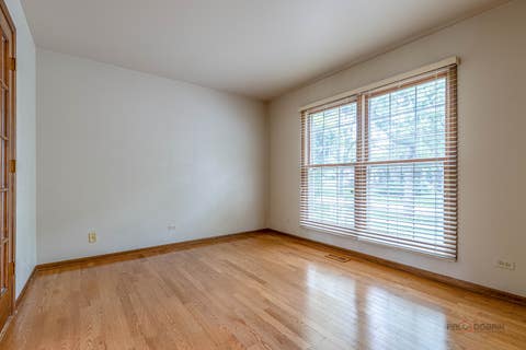 Tiny photo for 8 N Old Creek Road, Vernon Hills, IL 60061 (MLS # 12723696)