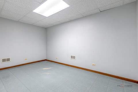 Tiny photo for 8 N Old Creek Road, Vernon Hills, IL 60061 (MLS # 12723696)