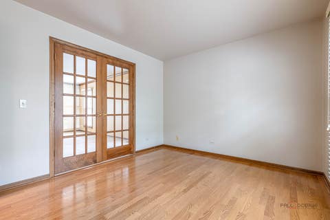 Tiny photo for 8 N Old Creek Road, Vernon Hills, IL 60061 (MLS # 12723696)
