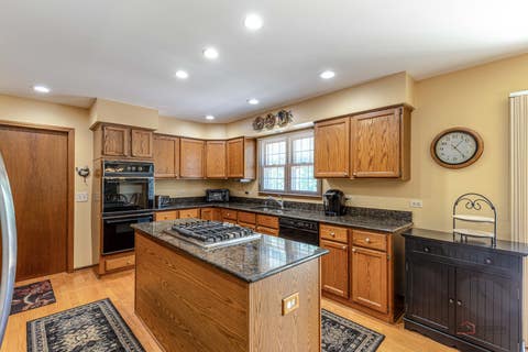 Tiny photo for 8 N Old Creek Road, Vernon Hills, IL 60061 (MLS # 12723696)
