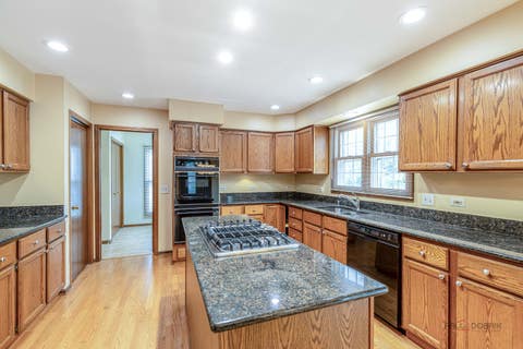 Tiny photo for 8 N Old Creek Road, Vernon Hills, IL 60061 (MLS # 12723696)