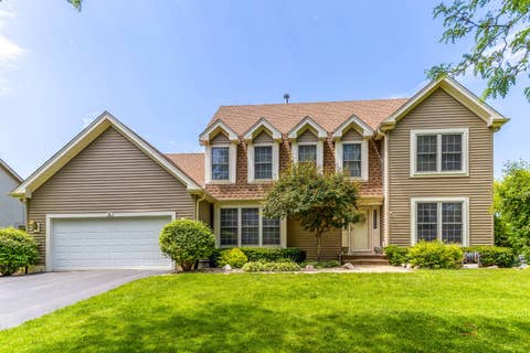 Photo of 8 N Old Creek Road, Vernon Hills, IL 60061 (MLS # 12723696)