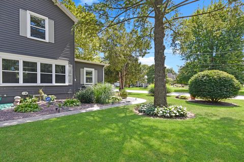 Tiny photo for 802 S Mercer Avenue, Bloomington, IL 61701 (MLS # 12451178)