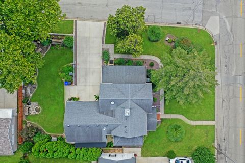 Tiny photo for 802 S Mercer Avenue, Bloomington, IL 61701 (MLS # 12451178)