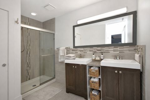 Tiny photo for 802 S Mercer Avenue, Bloomington, IL 61701 (MLS # 12451178)