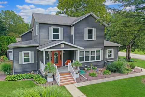 Tiny photo for 802 S Mercer Avenue, Bloomington, IL 61701 (MLS # 12451178)