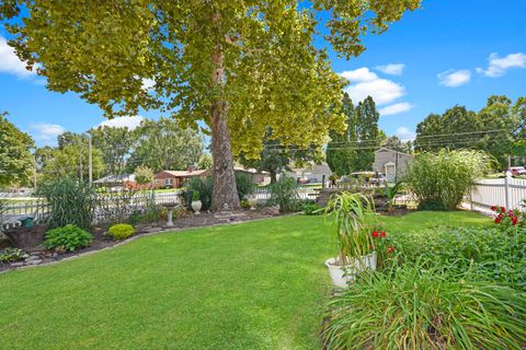 Tiny photo for 802 S Mercer Avenue, Bloomington, IL 61701 (MLS # 12451178)