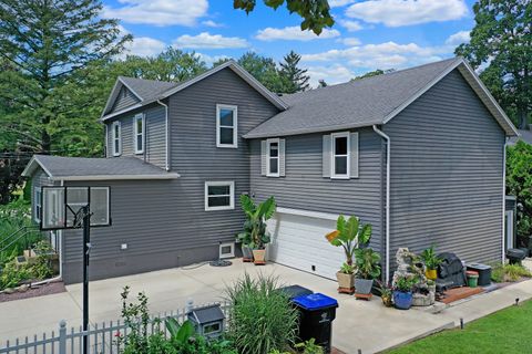 Tiny photo for 802 S Mercer Avenue, Bloomington, IL 61701 (MLS # 12451178)