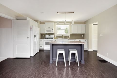 Tiny photo for 802 S Mercer Avenue, Bloomington, IL 61701 (MLS # 12451178)