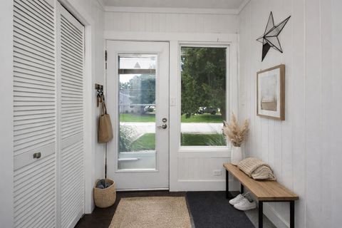 Tiny photo for 802 S Mercer Avenue, Bloomington, IL 61701 (MLS # 12451178)