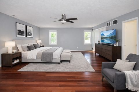 Tiny photo for 802 S Mercer Avenue, Bloomington, IL 61701 (MLS # 12451178)