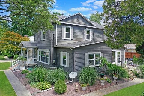 Tiny photo for 802 S Mercer Avenue, Bloomington, IL 61701 (MLS # 12451178)