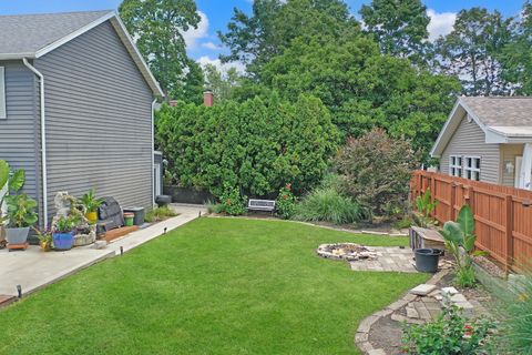 Tiny photo for 802 S Mercer Avenue, Bloomington, IL 61701 (MLS # 12451178)