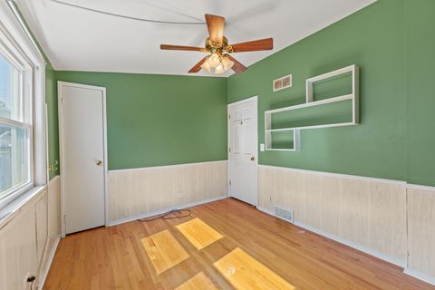 Tiny photo for 616 S Ahrens Avenue, Lombard, IL 60148 (MLS # 12516270)