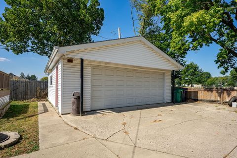 Tiny photo for 616 S Ahrens Avenue, Lombard, IL 60148 (MLS # 12516270)