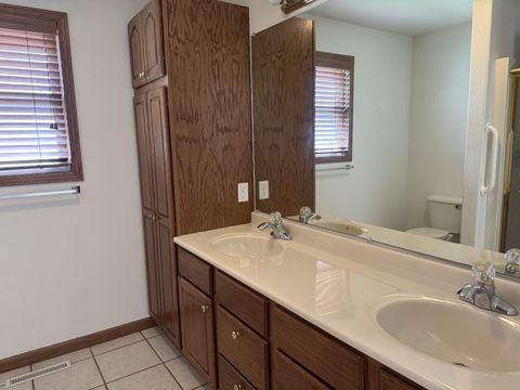 Tiny photo for 2800 Becker Drive, Peru, IL 61354 (MLS # 12611010)