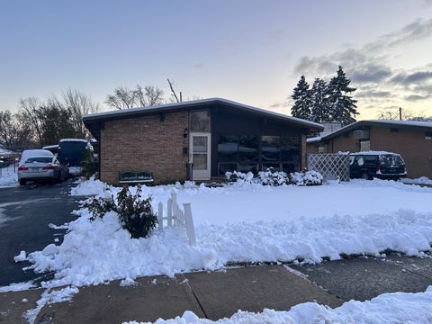 233 W Natoma Avenue Addison IL 60101