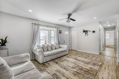 Tiny photo for 290 Oakwood Drive, Antioch, IL 60002 (MLS # 12548695)