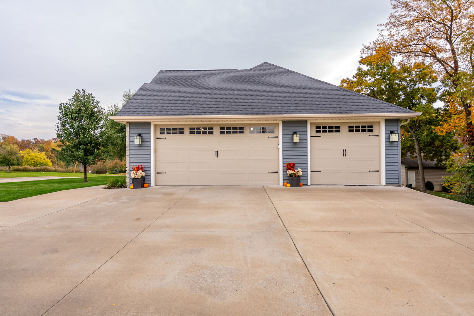 2302 Deer Ridge Circle