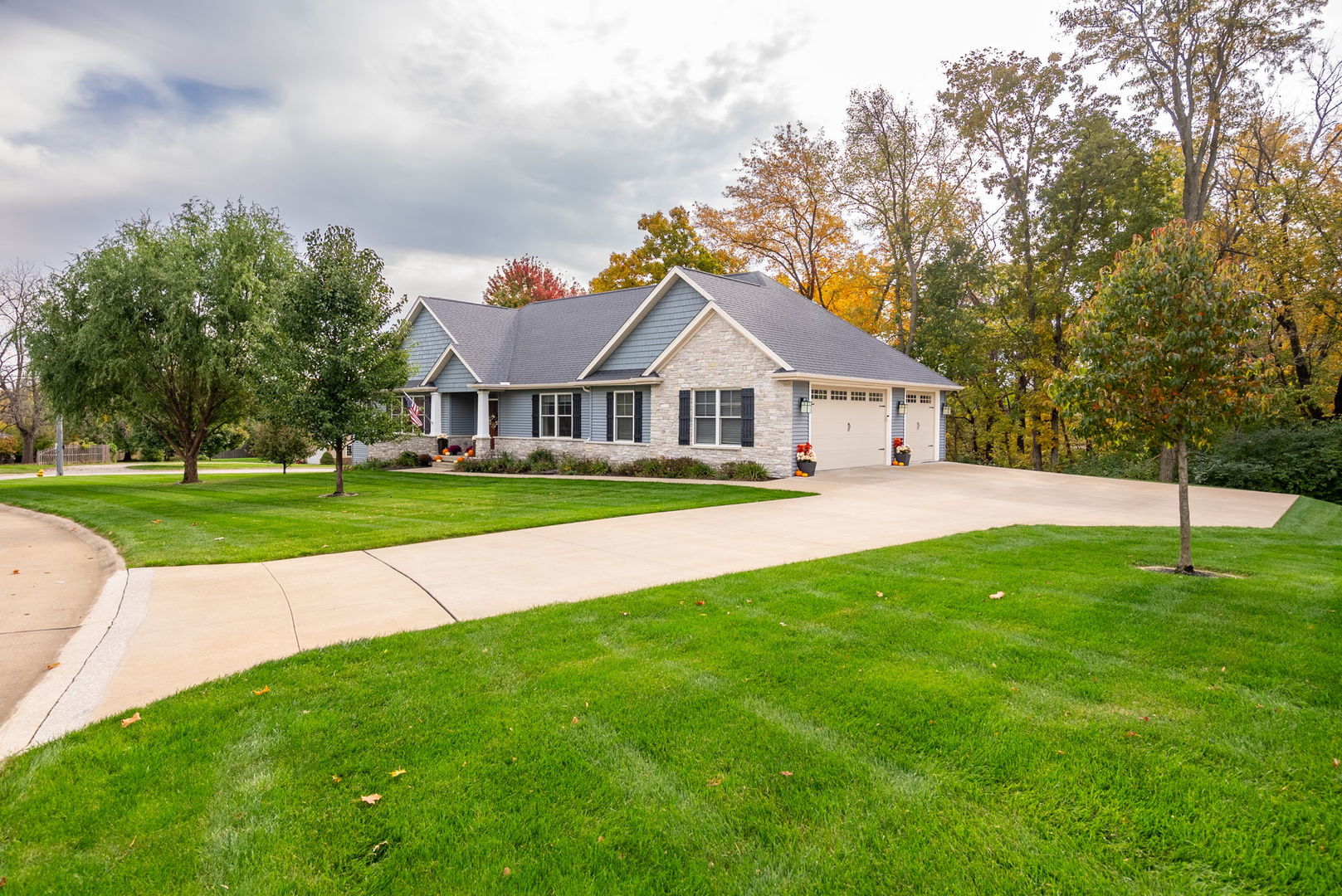 2302 Deer Ridge Circle