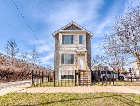 400 N Trumbull Avenue Chicago IL 60624
