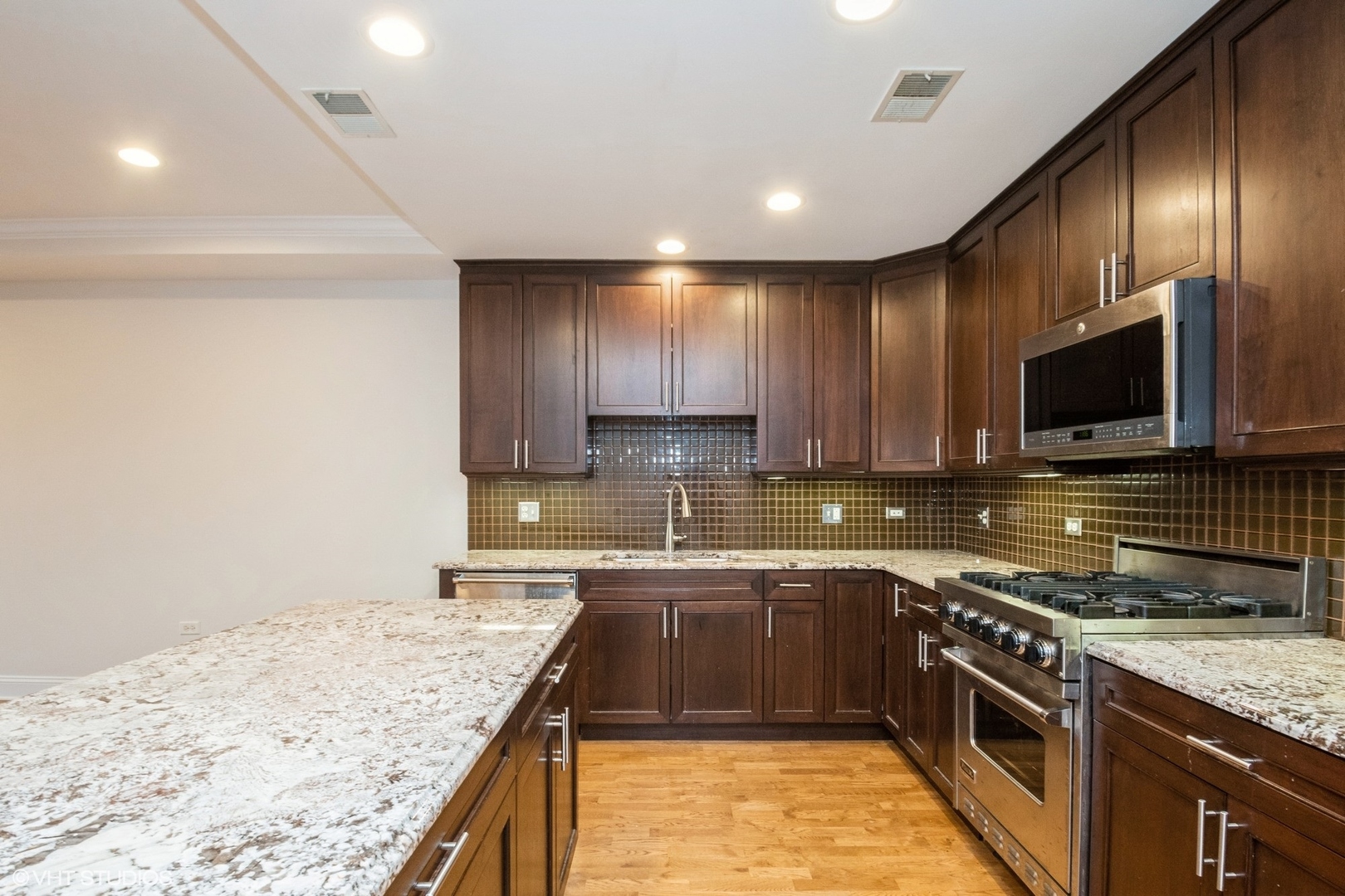 1909 W Diversey Parkway 301
