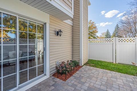 Tiny photo for 473 Le Parc Circle, Buffalo Grove, IL 60089 (MLS # 12516987)