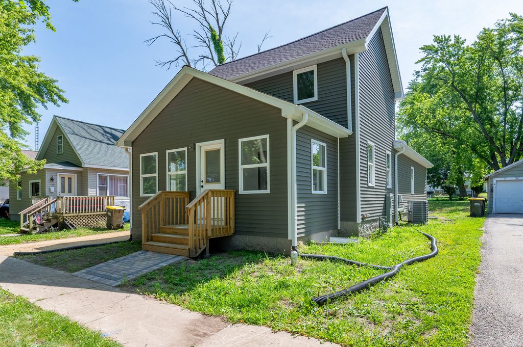 Photo for 128 N Brown Street, Genoa, IL 60135 (MLS # 12437535)