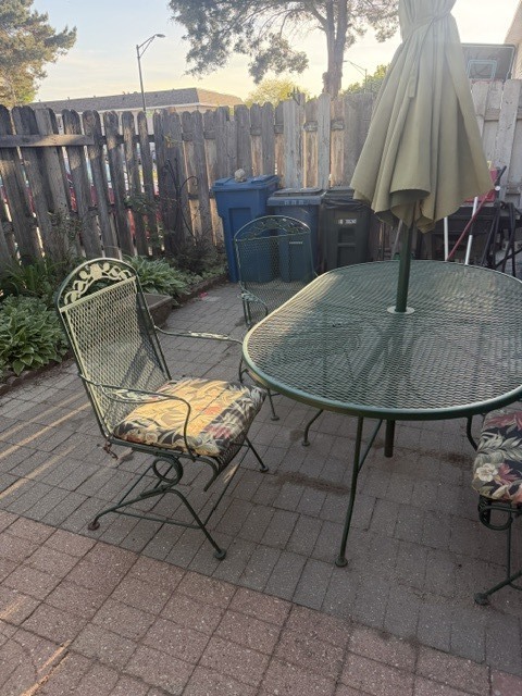1333 Court Leona