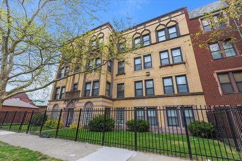 Photo of 1934 E 74th Street #304, Chicago, IL 60649 (MLS # 12495208)