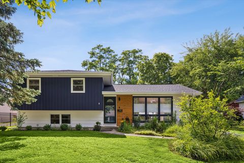 Photo of 126 S Washington Street, Westmont, IL 60559 (MLS # 12681919)