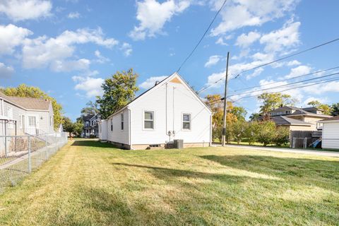 Tiny photo for 644 Lavoie Avenue, Elgin, IL 60120 (MLS # 12491271)