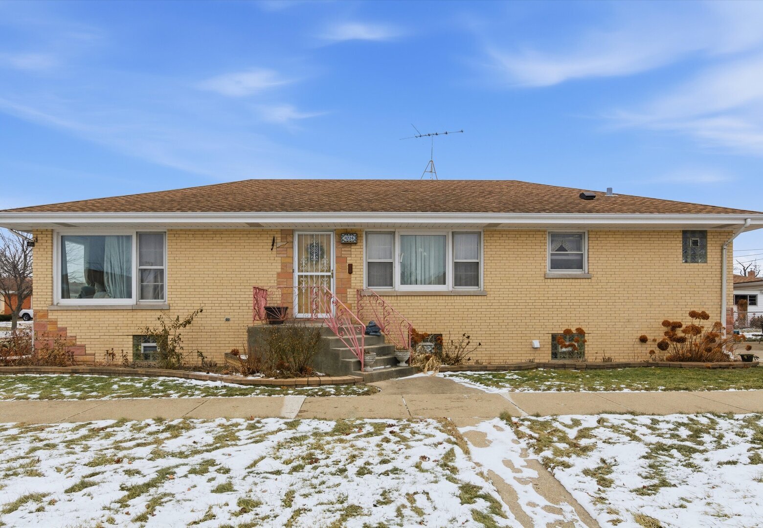 4724 N Ozark Avenue