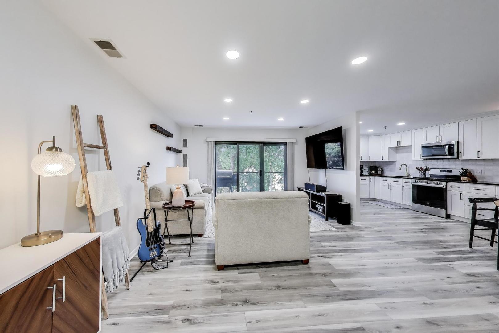 110 S Evergreen Avenue 4CS