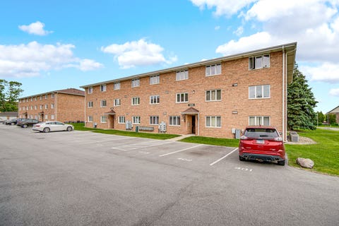 Tiny photo for 13434 E Circle Drive #404, Crestwood, IL 60418 (MLS # 12649338)