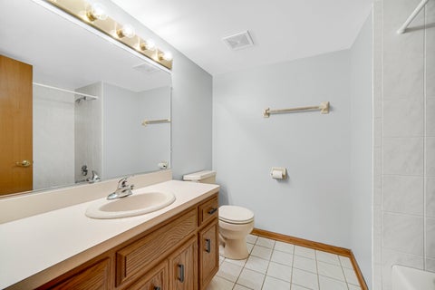 Tiny photo for 13434 E Circle Drive #404, Crestwood, IL 60418 (MLS # 12649338)