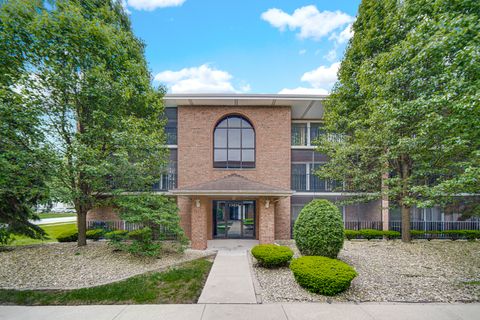 Photo of 13434 E Circle Drive #404, Crestwood, IL 60418 (MLS # 12649338)