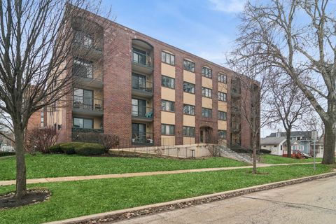 Photo of 104 N Pine Avenue #404, Arlington Heights, IL 60004 (MLS # 12540218)
