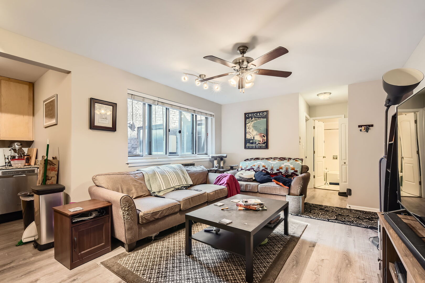 644 W Arlington Place 2J