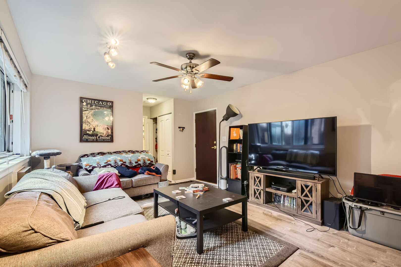 644 W Arlington Place 2J