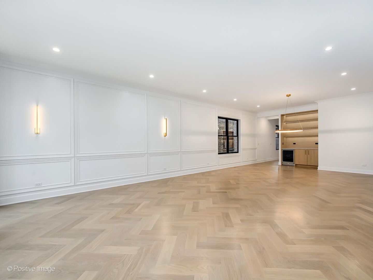 3714 N Claremont Avenue