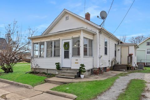 Photo of 910 N Mason Street, Bloomington, IL 61701 (MLS # 12558314)