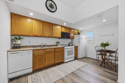 Tiny photo for 910 N Mason Street, Bloomington, IL 61701 (MLS # 12558314)