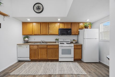 Tiny photo for 910 N Mason Street, Bloomington, IL 61701 (MLS # 12558314)